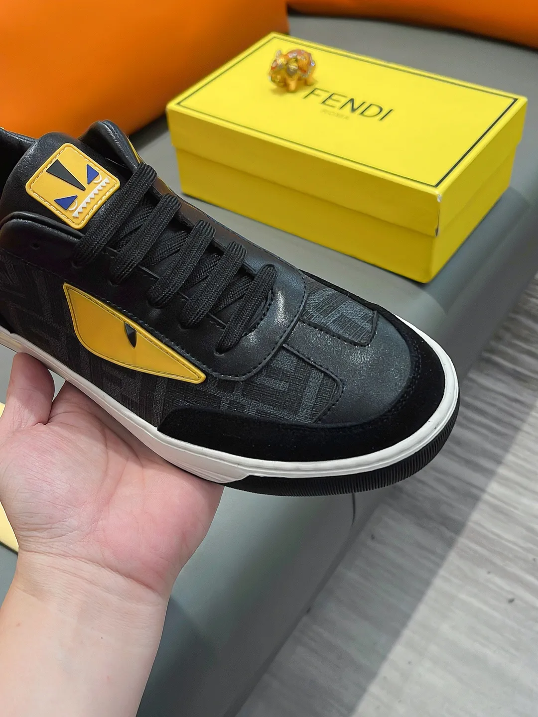 Men's shoes FENDI "Fendi" P400 Regular size: 38-44 (casual shoes) Product materials: Selected cowhide upper, soft sheepskin lining; original outsole.